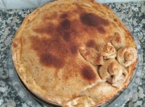 Una foto de Torta de fiambre con masa semi integral de hojaldre