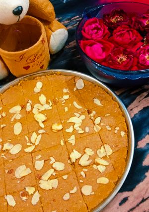 કાટલા પાક (Katla Paak Recipe In Gujarati) રેસીપી મુખ્ય ફોટો