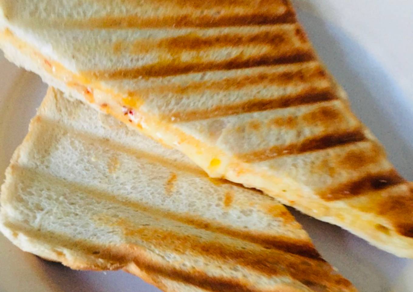 Spicy garlicky grill cheese