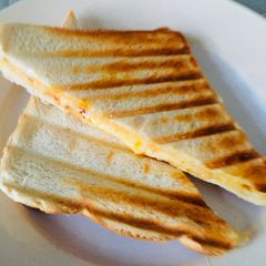 A picture of Spicy garlicky grill cheese.