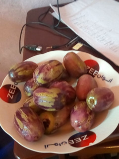 A picture of Boiled plums.