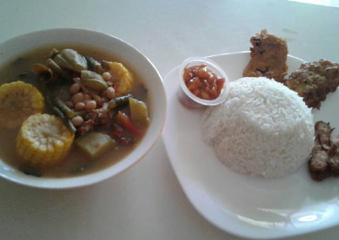 Sayur asem ikan asin sambel kuweni