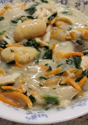 A picture of Chicken and Cauliflower Gnocchi Soup.
