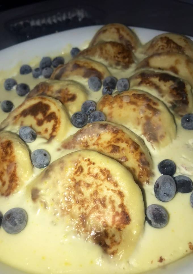 Сирнички у сметанному соусі🥞