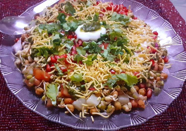 Sprouted green moong and chana chaat