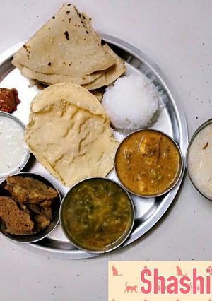 A picture of Palak dal, Kotimibiri vada & Seviyan ke kheer.