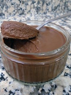 Una foto de Mousse vegano de chocolate y café