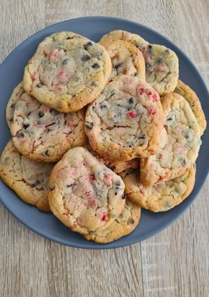 Une photo de Cookies pralines roses et pépites de chocolat noir