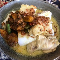 A picture of Lontong Opor.