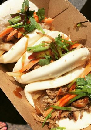 Hình của món Bao Buns sắc màu mùa hè.