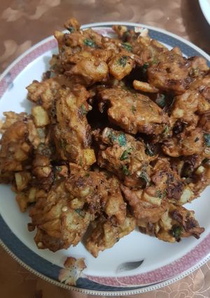 A picture of Aloo ke Pakoray.