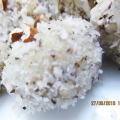 A picture of Coconut laddu.