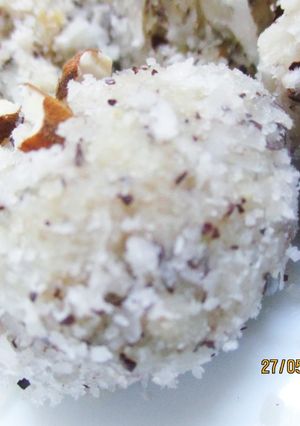A picture of Coconut laddu.