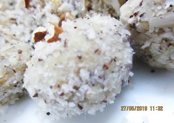 Coconut laddu