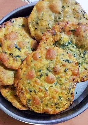मेथी की पूरी (methi ki poori recipe in Hindi) रेसिपी मुख्य फोटो