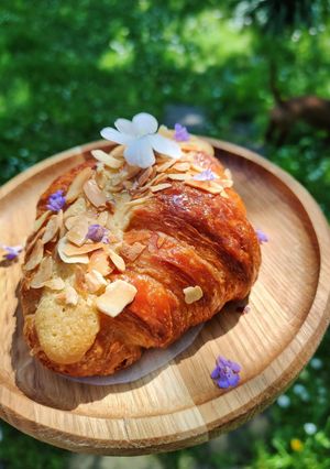 Zdjęcie przepisu Zapiekane croissant nadziane frangipane.