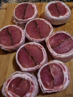 Una foto de TOURNEDÓS de Solomillo🐷de Cerdo a las Hierbas...! (Proceso)