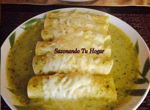 Una foto de Enchiladas Suizas a mi estilo💖