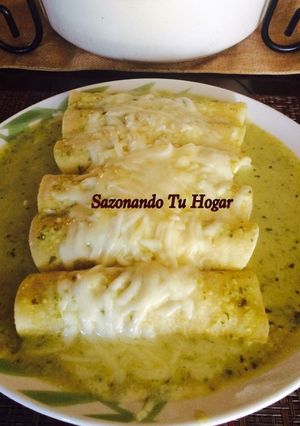 Una foto de Enchiladas Suizas a mi estilo💖