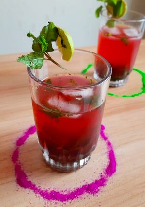 A picture of Mint Hibiscus Iced Tea.