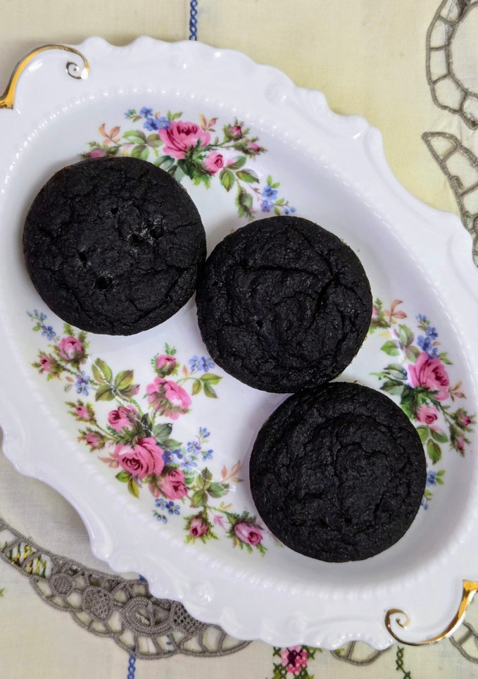 Una foto de Tortitas saludables de harina de algarroba y de coco 🧁 sin azúcar 🧁sin edulcorante 🧁 sin gluten 🧁