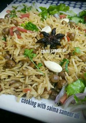 A picture of Kabli chana nuts pulao.