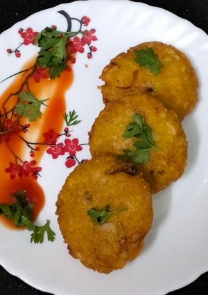 A picture of Crispy Puffed Rice and Onion Patties.