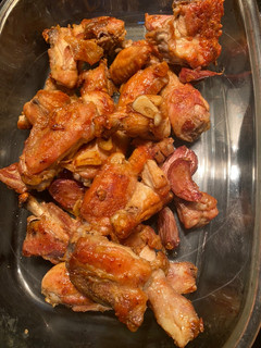Una foto de Pollo frito al ajillo