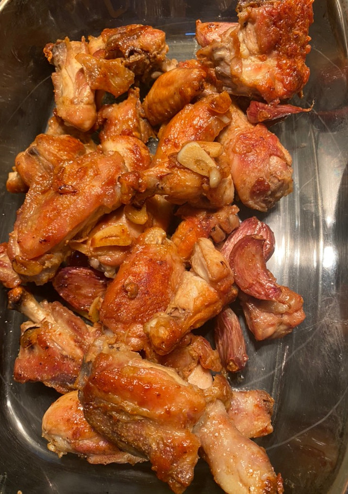 Una foto de Pollo frito al ajillo