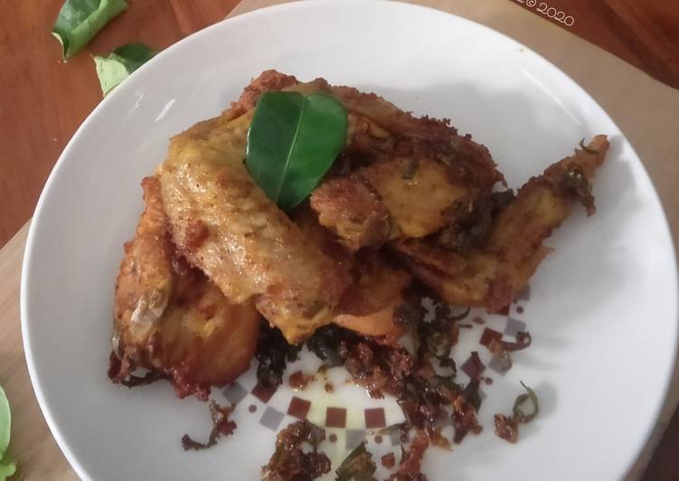 Resep MANTAP! Ayam Goreng Daun Jeruk menu masakan harian