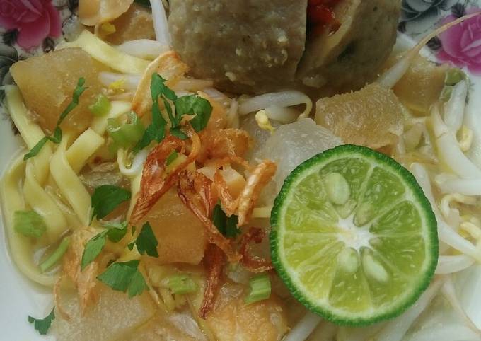 Mie kocok instan ala stand undangan