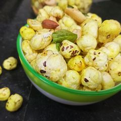 A picture of Makhana Namakeen.