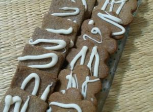 Una foto de Galletitas de azúcar negra y chocolate blanco