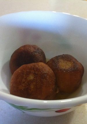 A picture of Gulab Jamun.