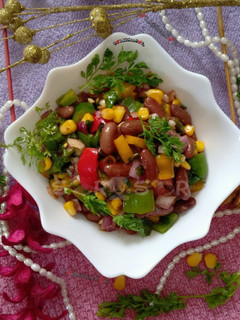 👩🏻🍳મેક્સિકન બીન સલાડ🥗 (Mexican Bean Salad Recipe In Gujarati) રેસીપી મુખ્ય ફોટો