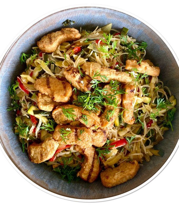 Une photo de Wok de vermicelles de riz aux légumes