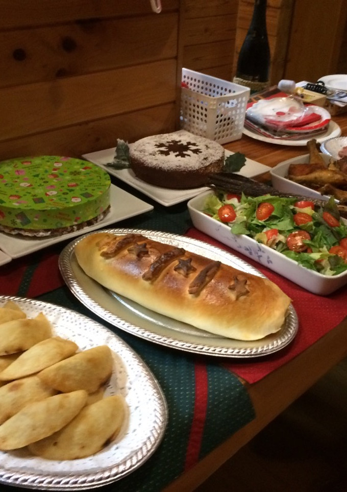 Una foto de Pan de jamón navideño