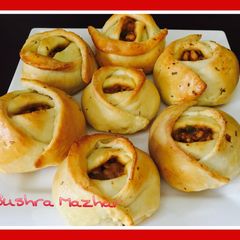 A picture of Chicken Filled Rose Bun.