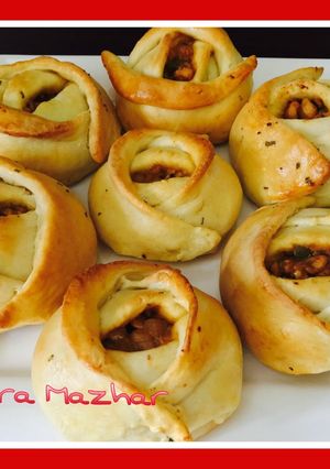 A picture of Chicken Filled Rose Bun.