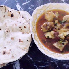 Beef paaye with Chapati A picture of Beef paaye with Chapati.