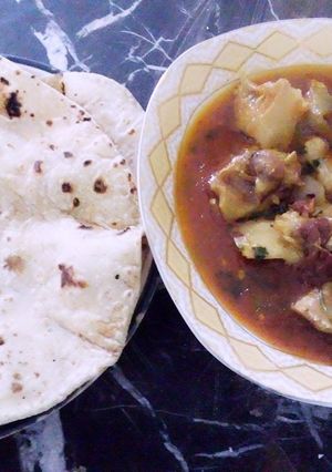 A picture of Beef paaye with Chapati.