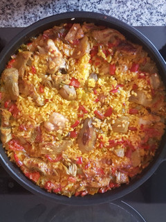 Una foto de Paella con alcachofas y pollo 24