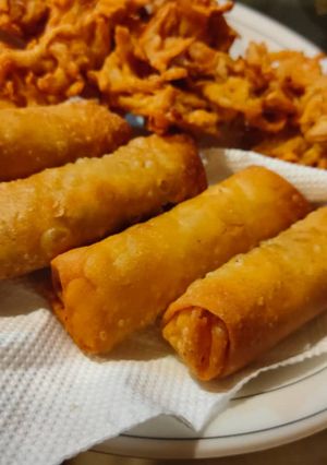 A picture of Chicken spring rolls.