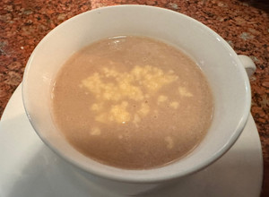 Una foto de SOPA DE CEBOLLA Y QUESO en sopera