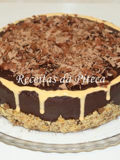 Foto de Bolo de aniversário zebrado de chocolate e baunilha