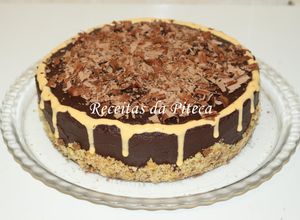 Foto de Bolo de aniversário zebrado de chocolate e baunilha
