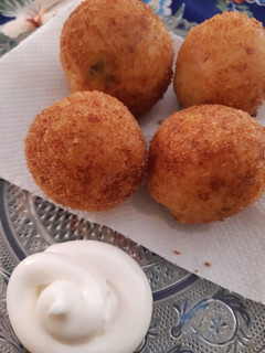 A picture of Chicken & egg Bread Balls😋🥳.
