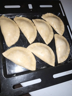 A picture of Baked meat pie.