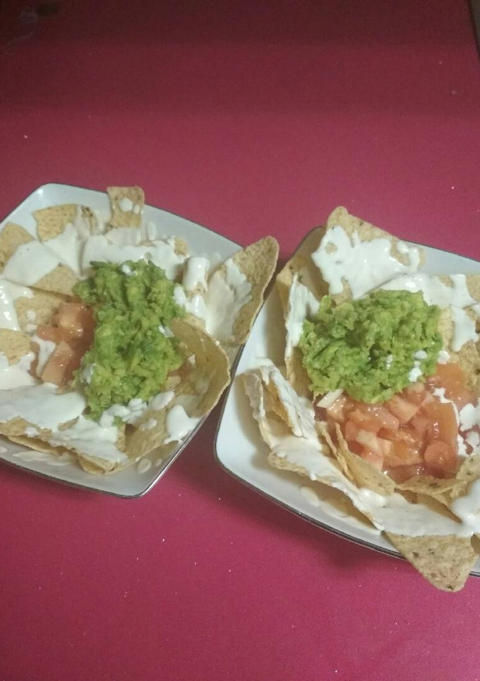 Una foto de Nachos tres salsas a mi manera
