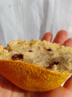 Una foto de Cuenco cáscara de naranja rellena - muffin sabor café